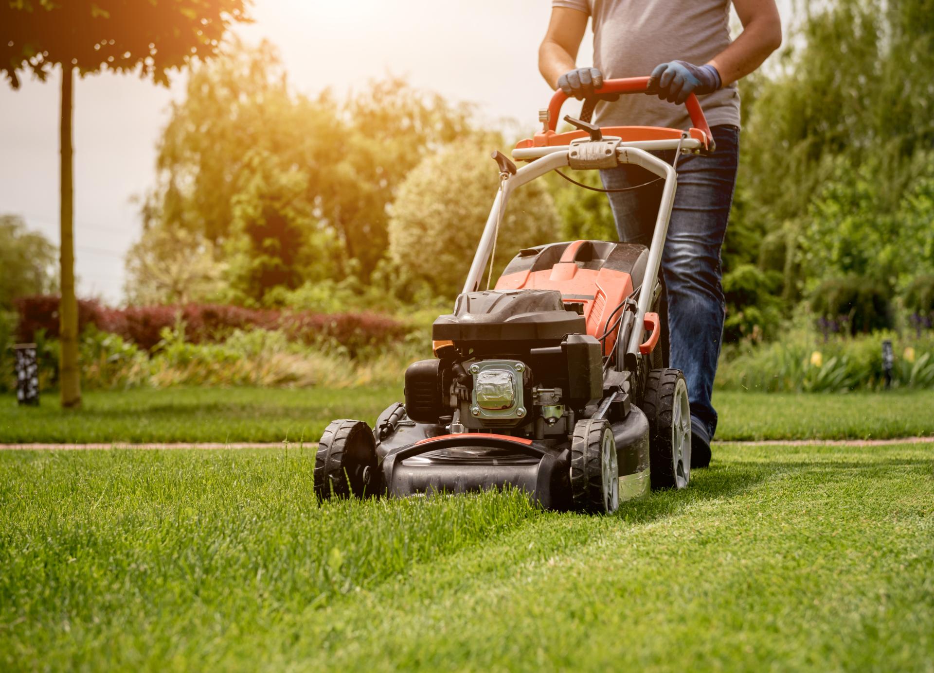 The Best Mowing Patterns for a Healthier, Better-Looking Lawn